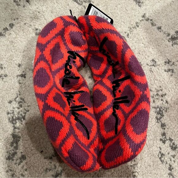 NWT Nicole Miller Knit Fuzzy Grip Bottom Slipper Socks Size Medium - Picture 2 of 3